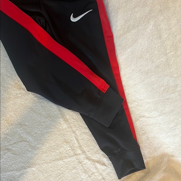 Nike Black and Red Athletic Set Kids 4T - Picture 7 of 11